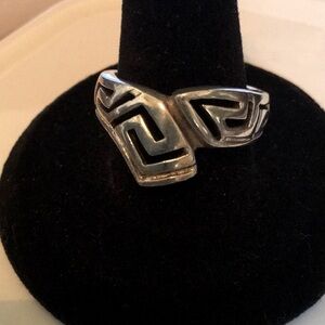 Vintage Sterling Silver L Cut out Ring. Size 8.75. Unisex.